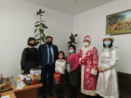 “Ғажайыпқа толы Жаңа жыл!” атты балаларға арналған дәстүрлі  Президент шыршасы биылғы жылы онлайн түрде өтті.